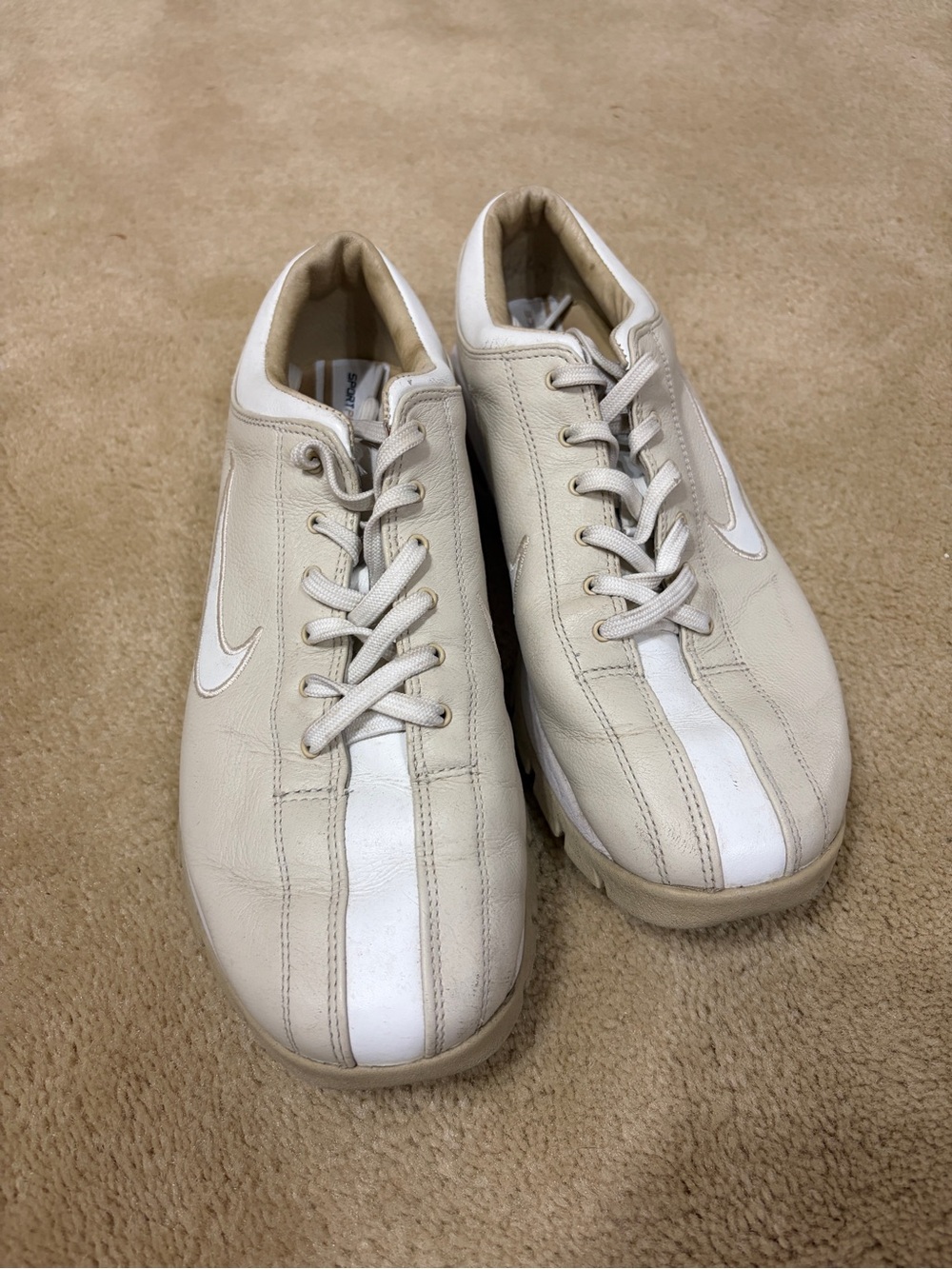 Nike Women’s Cream and White Leather golf shoes| size 6
